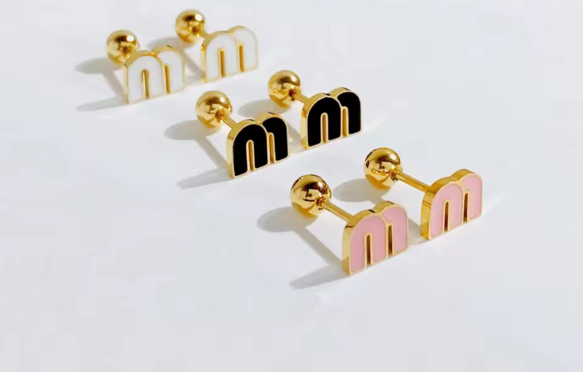 Chic earrings